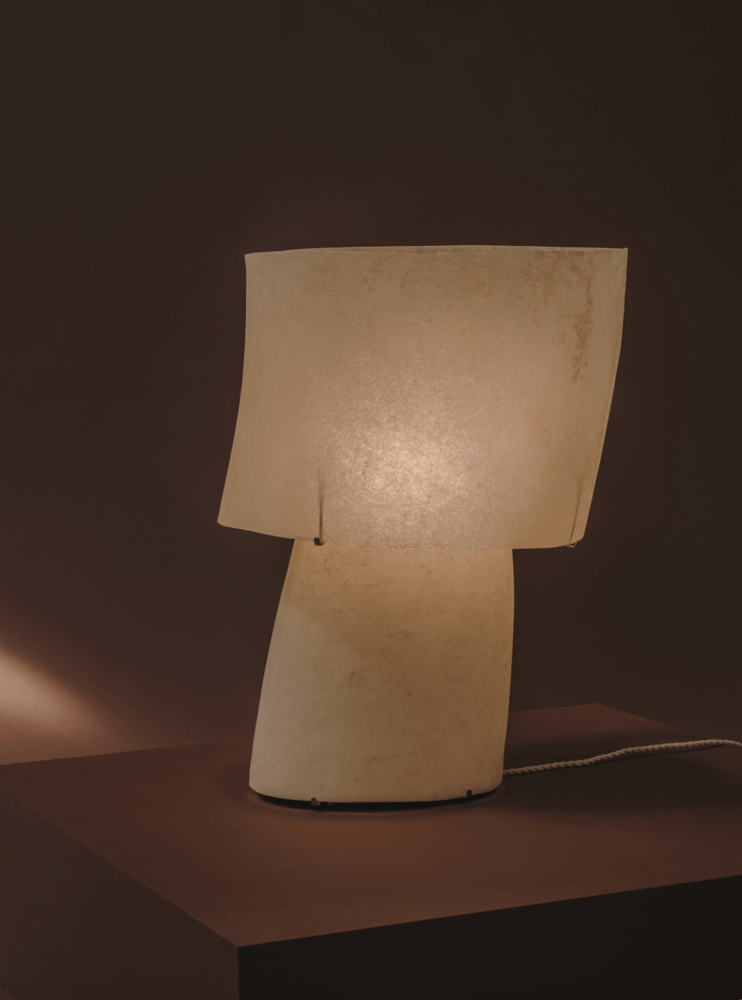 Kilzi lighting | Mush Tiny fiberglass table lamp, a elegant designer lamp with soft organic shapes resembling a growing mushroom. Perfect for home decor.