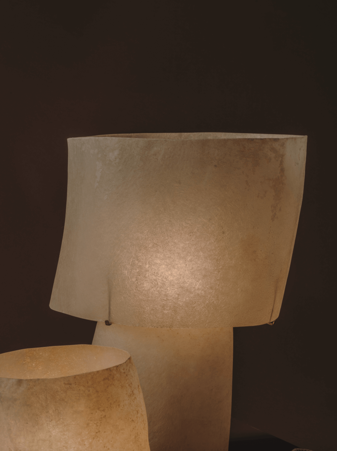 Kilzi lighting | Mush Tiny fiberglass table lamp, a elegant designer lamp with soft organic shapes resembling a growing mushroom. Perfect for home decor.