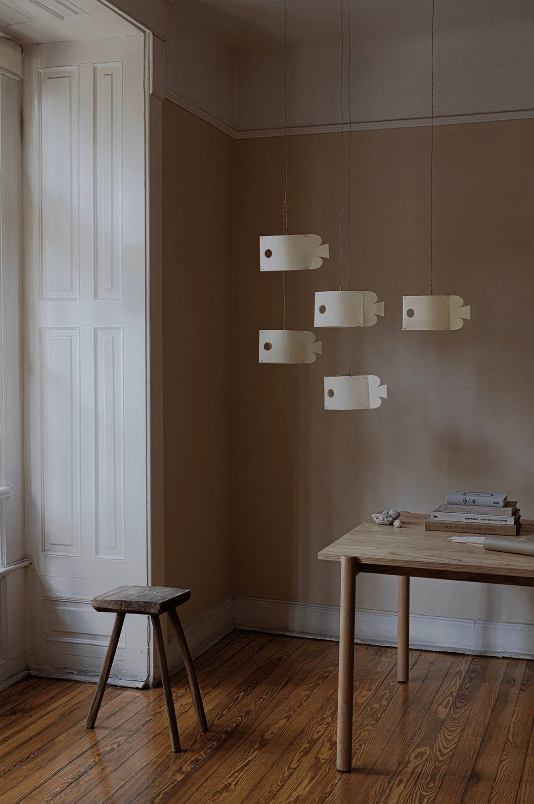 Kilzi-lighting_Designer-Lamp_Collectible-design_Spanish-designer_Design-Miami_Pececito-Lamps_Organic-design_Brutalist-design_Contemporary-lighting_Nature-inspired-design_Design-Ceiling-Lamp_Paper-Lamp_The-Pececito-Lamp_1