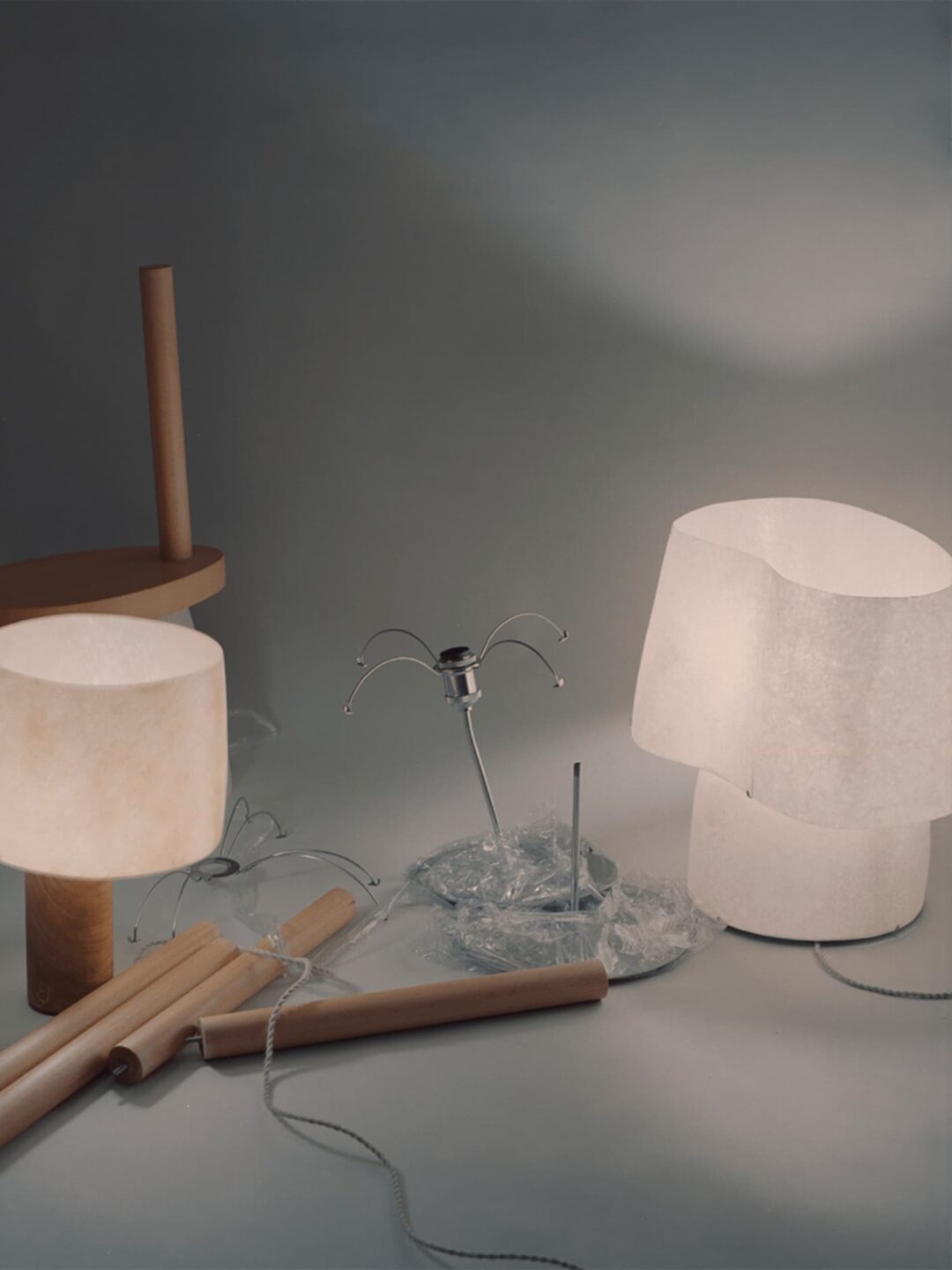 Kilzi lighting | Mush Chub fiberglass table lamp, a elegant designer lamp with soft organic shapes resembling a growing mushroom. Perfect for home decor.