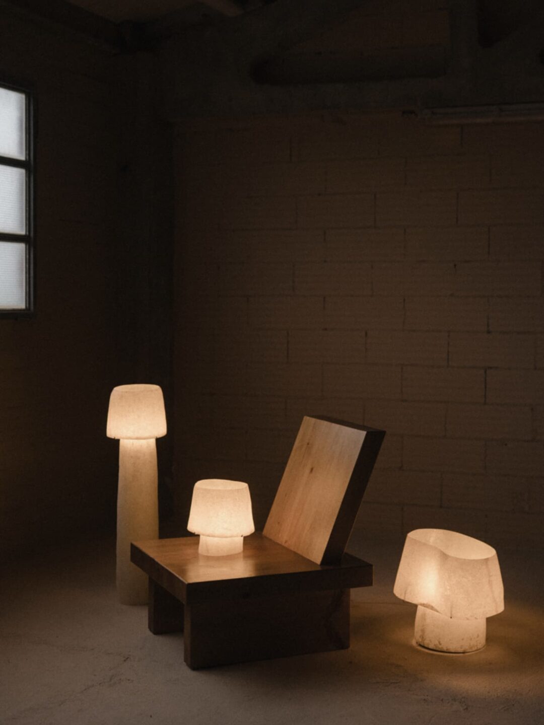 Kilzi-lighting_Designer-Lamp_Collectible-design_Spanish-designer_Design-Miami_Mush-Lamps_Organic-design_Brutalist-design_Contemporary-lighting_Nature-inspired-design_Design-table-Lamp_Fibreglass-Lamp_ThE-Mush-Lamp-Tiny_14