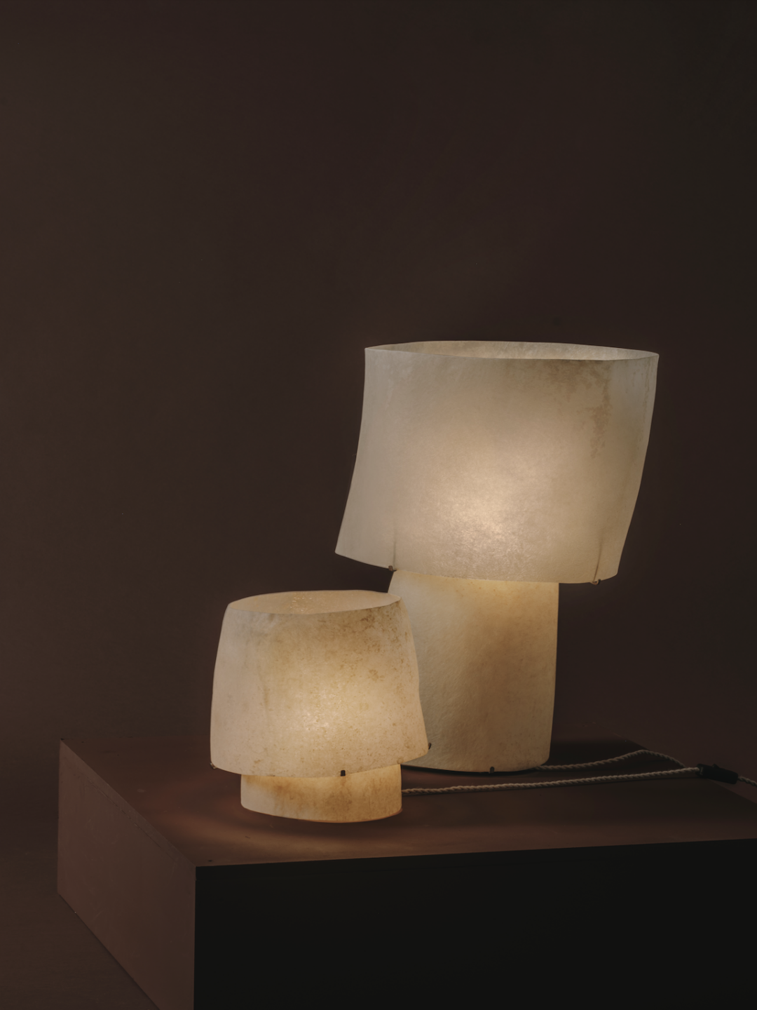 Kilzi lighting | Mush Tiny fiberglass table lamp, a elegant designer lamp with soft organic shapes resembling a growing mushroom. Perfect for home decor.