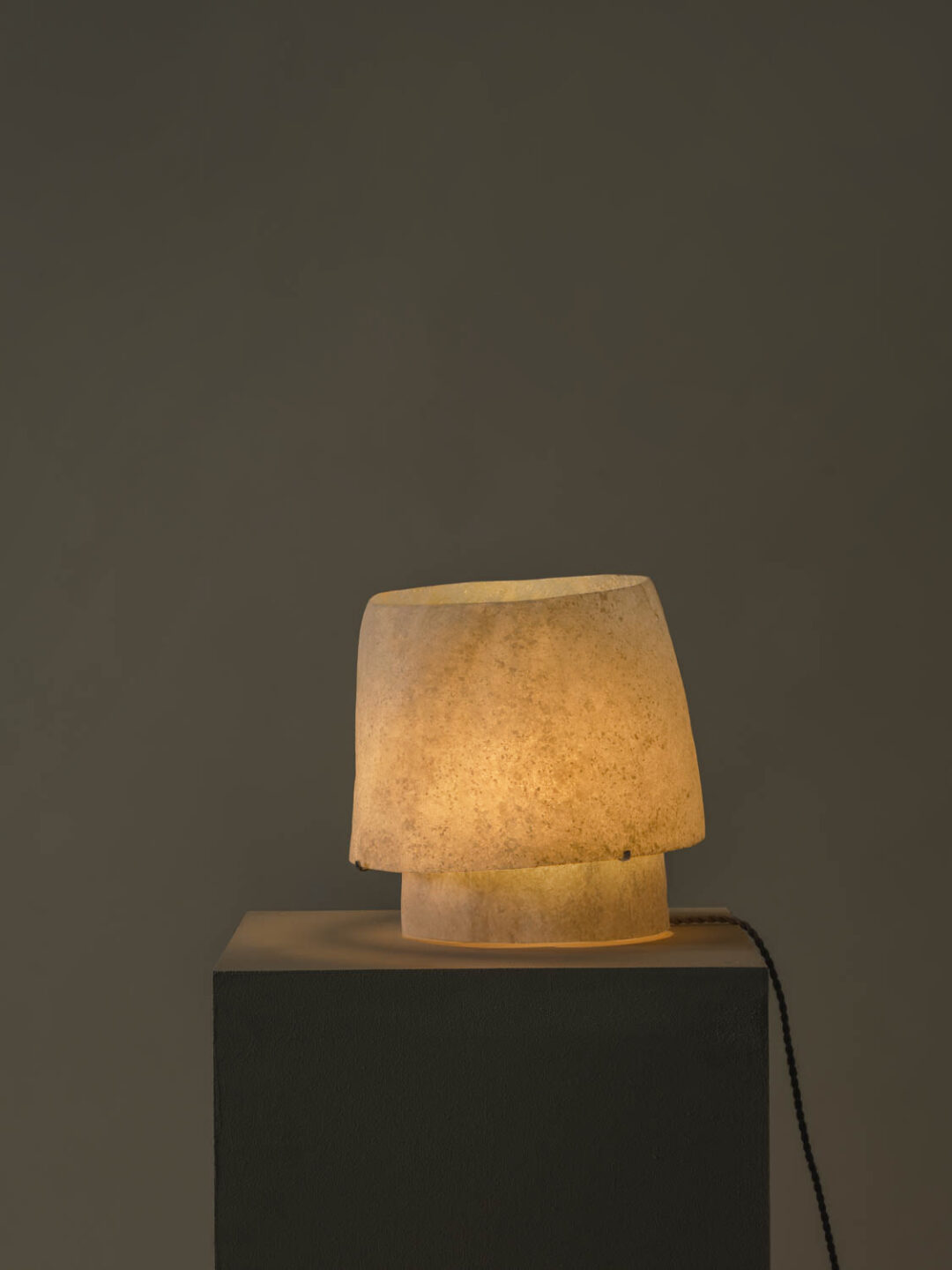 Kilzi-lighting_Designer-Lamp_Collectible-design_Spanish-designer_Design-Miami_Mush-Lamps_Organic-design_Brutalist-design_Contemporary-lighting_Nature-inspired-design_Design-table-Lamp_Fibreglass-Lamp_ThE-Mush-Lamp-Tiny_5