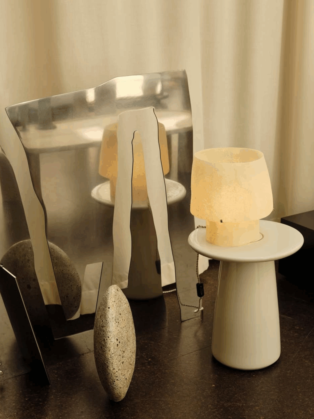 Kilzi-lighting_Designer-Lamp_Collectible-design_Spanish-designer_Design-Miami_Mush-Lamps_Organic-design_Brutalist-design_Contemporary-lighting_Nature-inspired-design_Design-table-Lamp_Fibreglass-Lamp_ThE-Mush-Lamp-Tiny_18