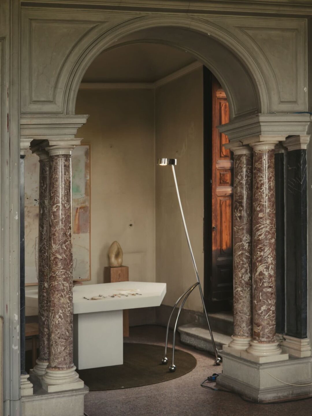 Kilzi-lighting_Designer-Lamp_Collectible-design_Spanish-designer_Design-Miami_Giraffe-Lamps_Organic-design_Brutalist-design_Contemporary-lighting_Nature-inspired-design_Design-floor-Lamp_Stainless-Steel-Lamp_The-Giraffe-Lamp_10