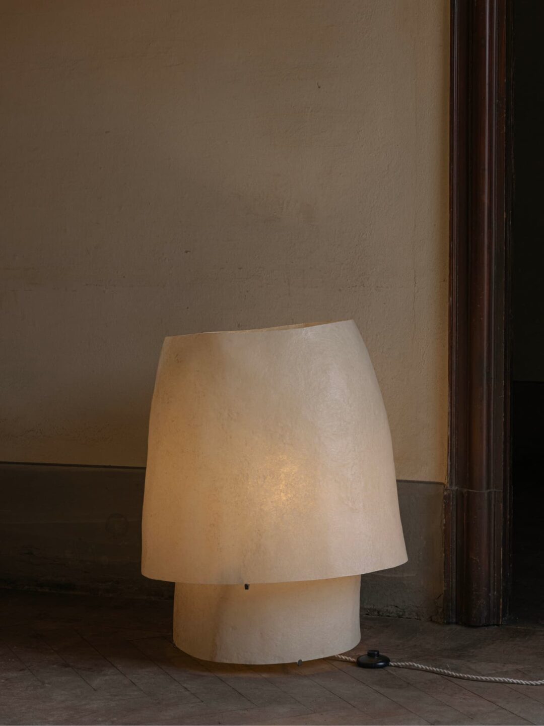 Kilzi-lighting_Designer-Lamp_Collectible-design_Spanish-designer_Design-Miami_Mush-Lamps_Organic-design_Brutalist-design_Contemporary-lighting_Nature-inspired-design_Design-floor-Lamp_Fibreglass-Lamp_The-Mush-Lamp-Big_1